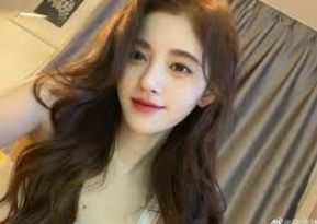 <p style="text-indent:2em;">{{keyword}}是一家专注于文化传播的公司，致力于推广三国时期的历史、文化、艺术和小说等多元内容，公司不仅在数字媒体、网络平台和旅游文化等方面进行深入实践，还结合现代科技和信息传播技术进行创新，其具体业务包括但不限于： 2. 网络平台业务：搭建三国文化相关的线上平台，如在线展馆、论坛社区等，提供知名的三国相关活动和事件信息，实现全球三国的爱好者和读者互动与交流。 3. 旅游文化产业：开发具有浓厚三国氛围的旅游线路和旅游文化产品，为游客提供深度体验三国历史文化的机会。 4. 跨界合作：与文化、旅游相关企业或机构进行跨界合作,共同开发和推广三国文化产品和服务。</p> <p style="text-indent:2em;">{{keyword}}致力于向全球展示中国历史上的文化瑰宝——三国文化的魅力,通过多样化的文化产业形式和现代化的传播手段让更多的人了解并喜爱三国文化并对对中国历史文化有更深入的理解。</p>